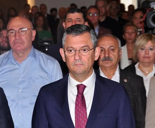 Bakan Ersoy'dan CHP Genel Başkanı Özel'e: 'Emek hırsızlığı yapmasın'