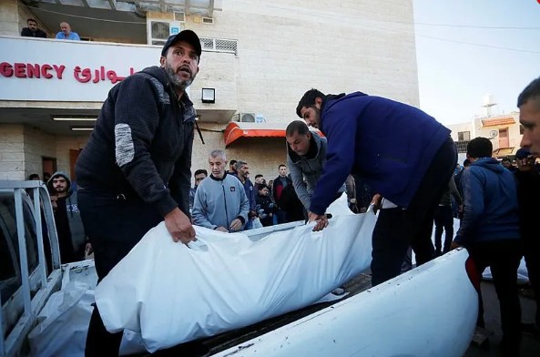 Gazze'de artık endişelenecek bir şey kalmadı! Katil İsrail Filistinlileri diri diri toprağa gömdü