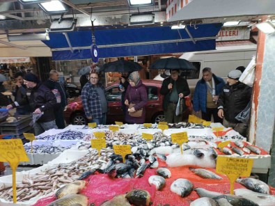 Bu Sezon Ilk Açiklamasi Kilosu 25 TL'ye Düsen Hamsi Kapis Kapis Gitti