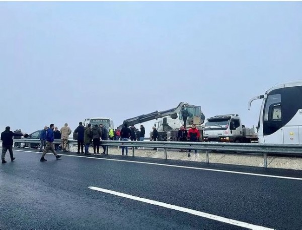 Ağrı’da yoğun siste zincirleme kaza; 19 yaralı