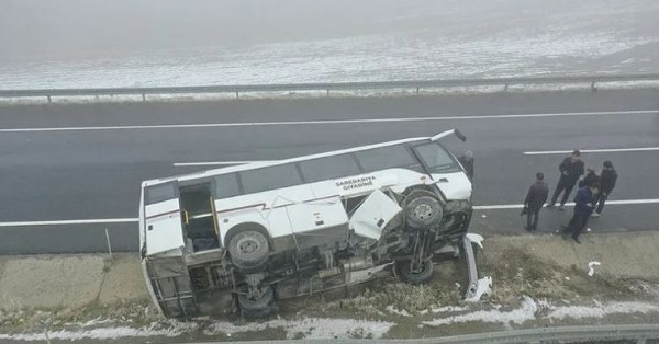 Ağrı’da yoğun siste zincirleme kaza; 19 yaralı