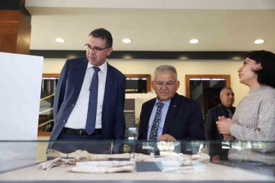 Baskan Büyükkiliç'a Bassavci Bölükbasi'dan Ziyaret