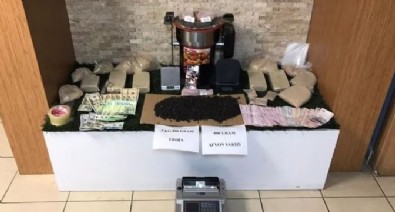6.5 kilogramı aşkın uyuşturucu maddeyle suçüstü yakaladılar