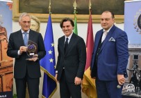 Büyükeksi Ve Montella'ya Italya'dan Ödül