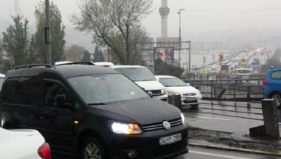 İstanbul'da İETT kabusu! Arızalandı, Unkapanı Köprüsü’nde trafiği felç etti