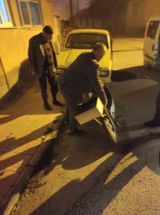 Yakalanacaklarini Anlayinca Çaldiklari Motosikleti Birakip Kaçtilar