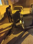 Yakalanacaklarini Anlayinca Çaldiklari Motosikleti Birakip Kaçtilar