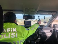 Baskasina Ait Ehliyet Kullanan 8 Sürücünün Belgesi Iptal Edildi