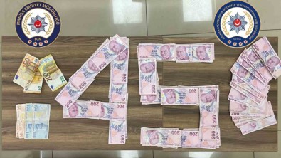 Kapali Kasa Kamyonet Içinde 33 Göçmen Yakalandi