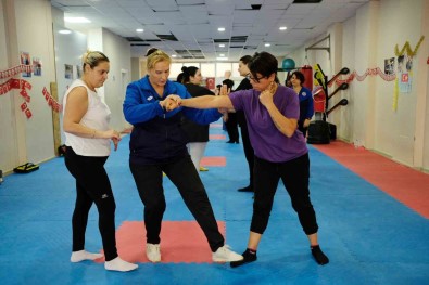Seferihisarli Kadinlara Savunma Sanati Kursu