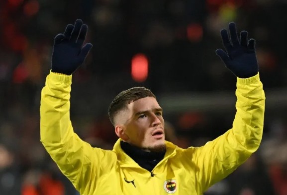 Fenerbahçe’de sürpriz ayrılığı resmen duyurdular! Ferdi Kadıoğlu derken...