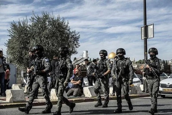 İşgalci İsrail'den cuma namazı kılmak isteyen Filistinlilere gaz bombalı saldırı!