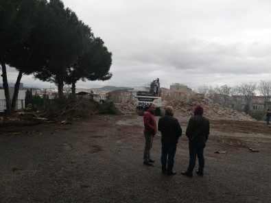 Aliaga'da 55 Yillik Namik Kemal Ilkokulu Yikildi