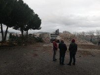 Aliaga'da 55 Yillik Namik Kemal Ilkokulu Yikildi