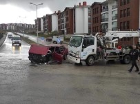 Elazig'da Elektrik Ariza Araci Ile Otomobil Çarpisti Açiklamasi 4 Yarali