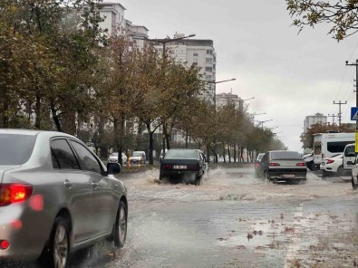 Kahramanmaras'ta Siddetli Yagis Su Taskinlarina Neden Oldu