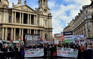 Londra'da On Binlerce Kisiden Filistin'e Destek Protestosu