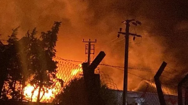 Kocaeli'de palet fabrikasında yangın! Başka fabrikalara da sıçradı