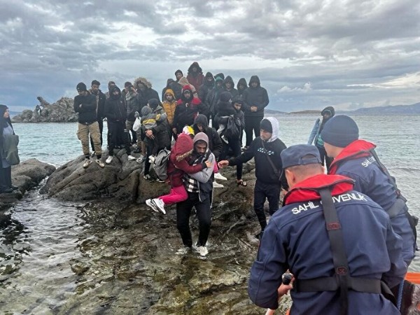 Bodrum'da düzensiz göçmen operasyonu: 38 düzensiz göçmen kurtarıldı