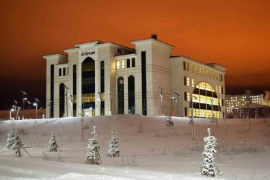 Bayburt Üniversitesi Kütüphanesi 100 Bin Kayitli Esere Ulasti