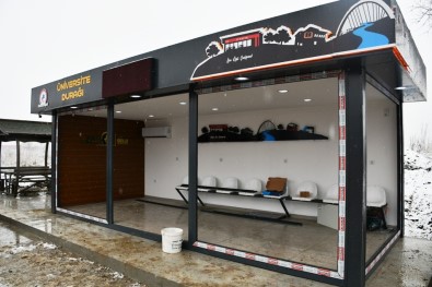 Hurda Konteyner Modern Durak Oldu