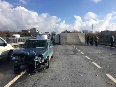 Kaza Yapan Kamyonetin Sürücüsü Itfaiye Ekipleri Tarafindan Çikarildi
