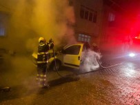 Park Halindeki Araç Alev Alev Yandi