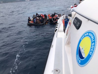 Yunan Unsurlarinca Ölüme Terk Edilen 94 Kaçak Göçmen Kurtarildi