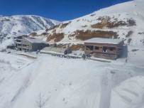 1 Metre Karda Depremzedeleri Helikopterle Böyle Kurtardilar