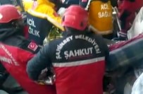 Enkaz Altindaki Kadini 105'Inci Saatte SAHKUT Ekipleri Kurtardi