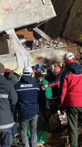 Enkaz Çalismalarinin 96. Saatinde Gelen Kurtulus