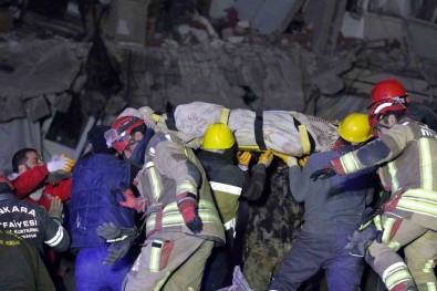 Genç anne enkazdan 111 saat sonra kurtarıldı, 7 aylık bebeği hayatını kaybetti