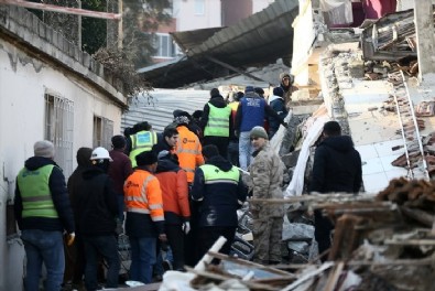 Hatay'da minik bebek ve ağabeyi 105'inci saatte kurtarıldı