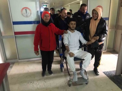 Idrarini Içip Annesinin Çiçeklerini Yiyerek Hayatta Kaldi, 17 Yasindaki Adnan Enkaz Altindaki 94 Saati IHA'ya Anlatti