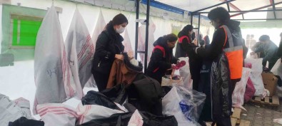 Igdir'dan Deprem Bölgesine 50 Tir Yardim Gönderildi