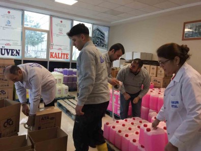 Liseden Depremzedelere 1 Ton Hijyenik Malzeme Destegi