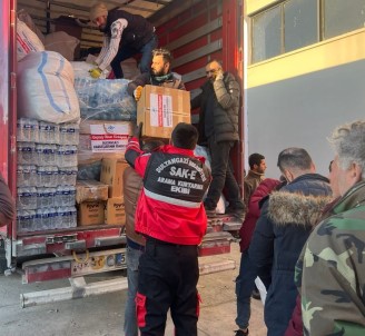 Sultangazi Belediyesi, Afet Bölgesine 3 Günde 65 Tir Yardim Gönderdi