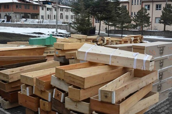 Marangozlarda en acı mesai: Deprem bölgesi için iki bin adet tabut yaptılar