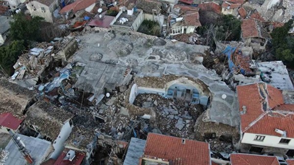 Deprem 14 asırlık camiyi de yerle bir etti: Dron ile havadan görüntülendi
