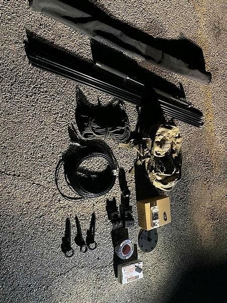 Depremzedeler çubuk kameralar ile yaşama uzandı