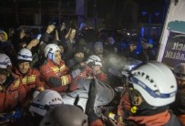 122 saat sonra çifte mucize: İki kadın enkazdan sağ çıkarıldı