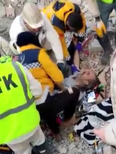 125 Saat Sonra Enkazdan Sag Çikarildi