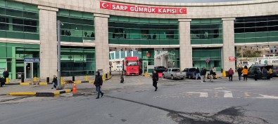 Azerbaycan Ve Gürcistan'dan Deprem Bölgesine 80 Tir Yardim