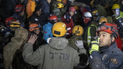 Hatay'da büyük mucize: Tülin teyze 15 metrelik enkazdan 116 saatin ardından kurtarıldı