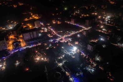 Kahramanmaras'ta Geceyi Arama Kurtarma Çalismalari Aydinlatti