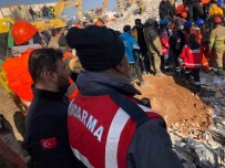 Nurdagi'nda 133 Saat Sonra 13 Yasindaki Esma Sag Kurtarildi