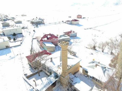 Sariz'da 8 Yikim, 331 Hasarli Yapi Var