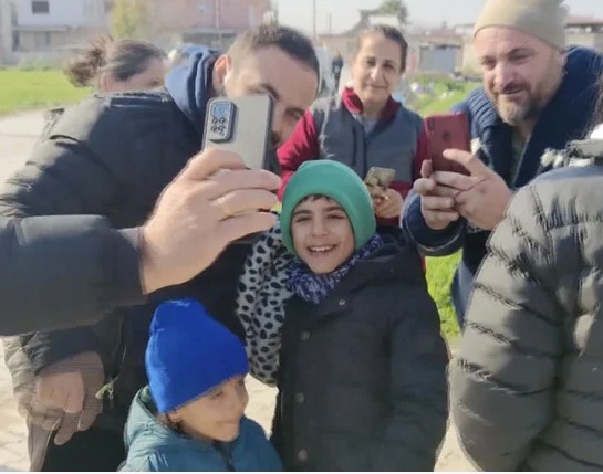 Kerem Aktürkoğlu'ndan depremzedelere moral telefonu