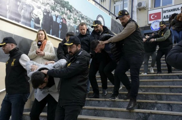 İstanbul'da depremzedeyi dolandıran 6 kişi yakalandı