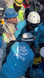 152 Saat Sonra Enkazdan Sag Çikarildi